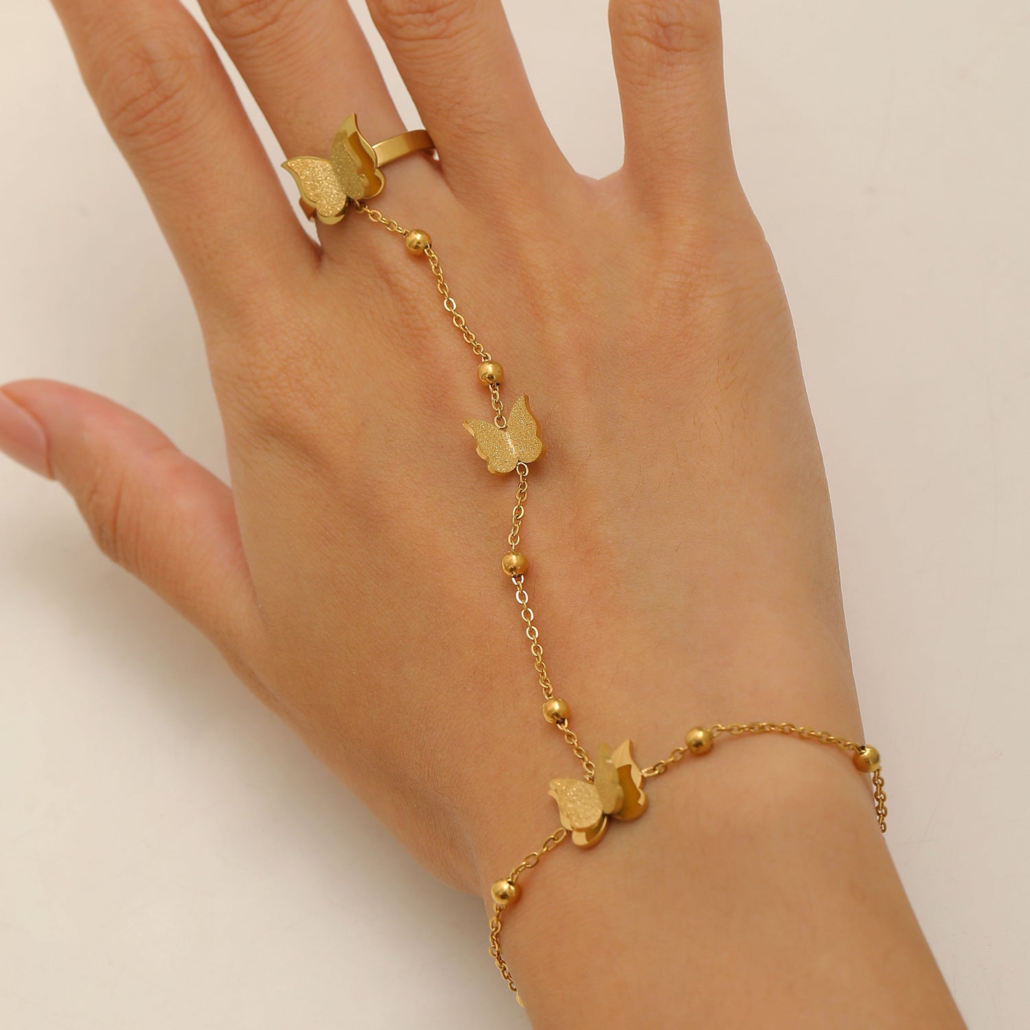 Wholesale Scorpion finger-inlaid zircon gemstone three-dimensional scorpion bracelet